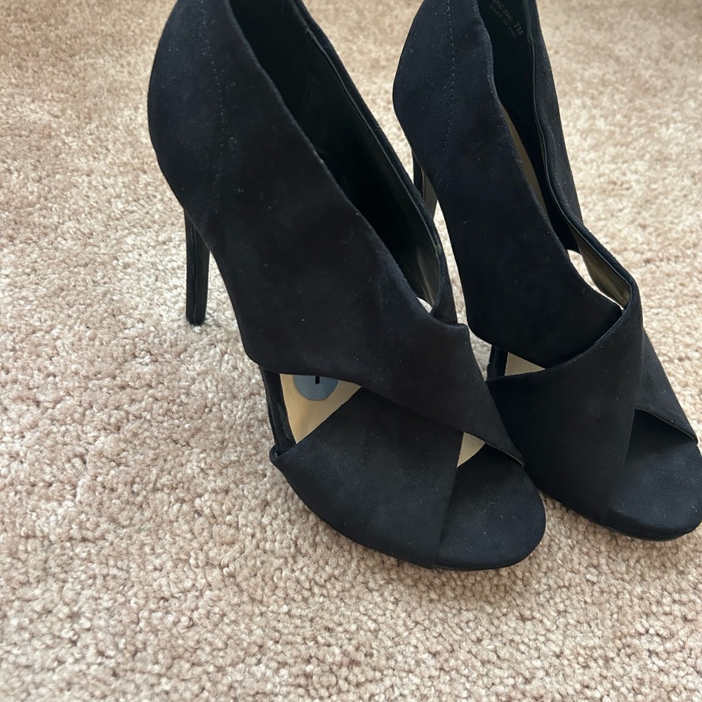 Chic Black Open-Toe Heels - Picture 2 of 5